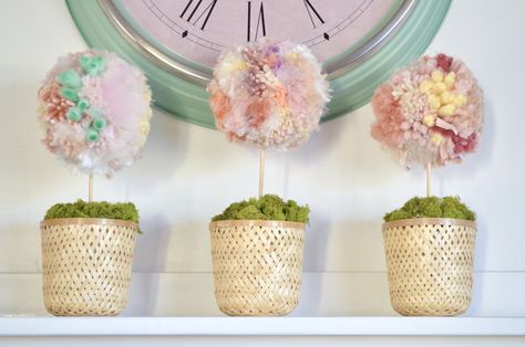 Pom Pom Topiary, Large Pom Poms, Flowers In Pots, Pom Flowers, Pom Pom Flowers, Small Flower Pots, Pom Pom Maker, Mini One, Topiaries