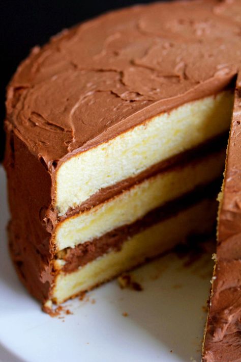 Yellow Cake With Chocolate Frosting, Cake With Chocolate Frosting, Grandbaby Cakes, Yellow Cake Recipe, Coconut Dessert, Chocolate Frosting Recipes, Caramel Cake, A Piece Of Cake, Yellow Cake