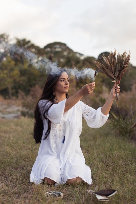 Shaman Woman, Spiritual Photos, Yoga Photoshoot, Nature Photoshoot, Yoga Photos, Branding Photoshoot Inspiration, Women's Circle, Estilo Hippie, Sacred Feminine