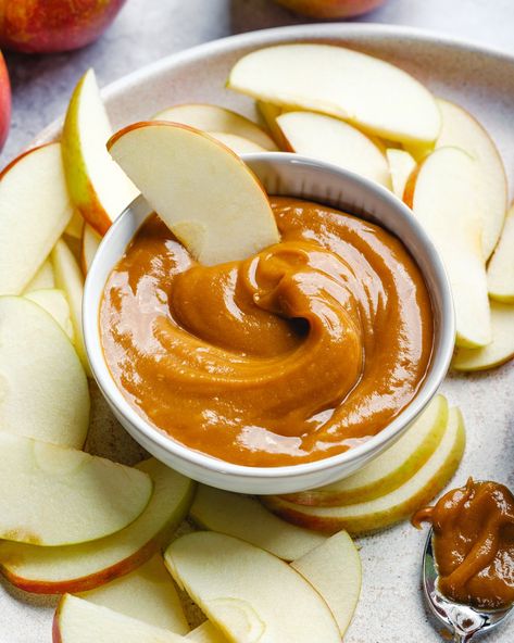 You won't believe this caramel apple dip recipe until you taste it! Stir just 4 ingredients into a glossy peanut butter caramel that's vegan and gluten-free. It's so simple and the best healthy snack! #appledip #dip #diprecipe #easysnack #healthysnack #snack #easysnackideas #snackidea #fallrecipe #fallsnack #dairyfreedip #dairyfreesnack #vegandip #vegansnack #healthydip #healthycaramel Healthy Caramel Dip, Healthy Apple Dip Recipe, Keto Apple Dip, Dairy Free Apple Dip, Healthy Apple Dip, Apples And Peanut Butter, Caramel Apple Dip Recipe, Apple Dip Recipe, Cold Dip Recipes