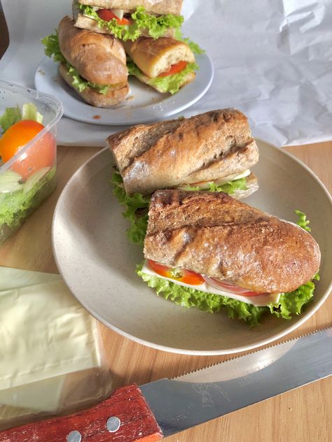 Tuna Sandwich Aesthetic, Tuna Baguette, Baguette Aesthetic, Tuna Sandwiches, Baguette Sandwich, School Lunch Recipes, Healthy Food Dishes, Sweet Snacks Recipes, Happy Foods