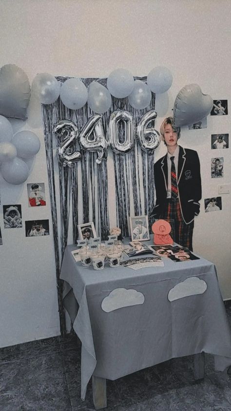 Kpop Birthday Decorations, Enhypen Birthday Ideas, Jimin Stand, Kpop Birthday Ideas, Kpop Birthday Party Ideas, Kpop Birthday Party, Kpop Birthday, Seventeenth Birthday, Snail Mail Art