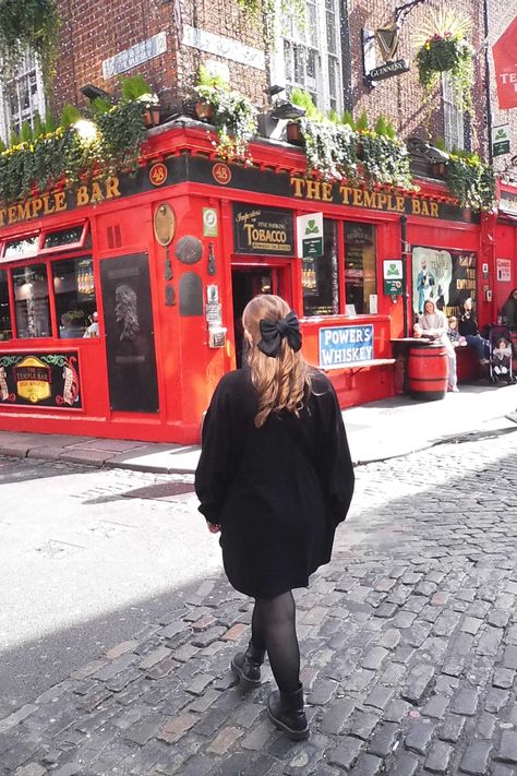 Visiting Temple bar in Dublin. #dublin #templebar Dublin Photo Ideas, Uk Outfits, 2025 Moodboard, Temple Bar Dublin, Travel Fits, Ireland Fashion, Dublin Travel, Temple Bar, Pics Ideas