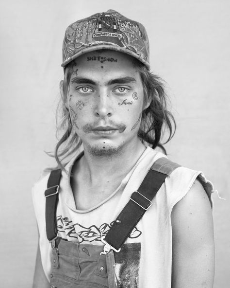 Michael Joseph's "Lost and Found" Exhibit Is an Intimate Look Into Crust Punk Culture - PAPER Magazine Gutter Punk, Folk Punk, Jazz Players, Punk Culture, Crust Punk, Street Punk, Face Tattoos, Photo Series, Photo Story