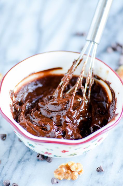 Single Serve Brownie Batter Dip http://www.somethingswanky.com/single-serve-skinny-brownie-batter-dip/?utm_campaign=coschedule&utm_source=pinterest&utm_medium=Something%20Swanky&utm_content=Single%20Serve%20Brownie%20Batter%20Dip Brownie Batter Dip Recipe, Brownie Dip, Single Serve Brownie, Brownie Batter Dip, Single Serve Desserts, Batter Recipe, Batter Bowl, Brownie Batter, Single Serving