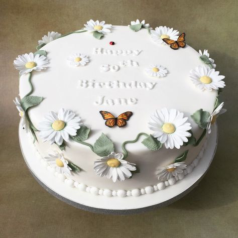 Daisy cake design with sugar butterflies. Made by Olivia's Cake Boutique Daisy Birthday Cake, Cake Minimalist, Birthday 19, Minimalist Cake, Red Birthday Cakes, Daisy Cake, Inside Cake, Butterfly Birthday Cakes, Daisy Birthday