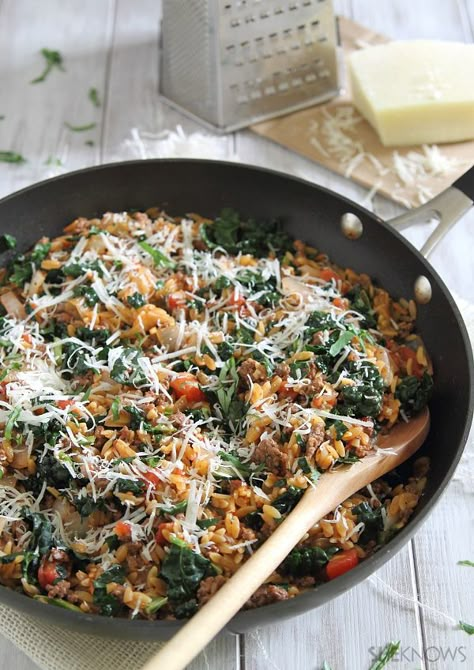 Carbs? Check. Meat? Check. Only one dish to clean? You betcha. I'm so making this on a lazy weeknight. Beef Orzo, Green Chiles, Diced Tomatoes, Skillet Meals, Linguine, Beef Dishes, Orzo, One Pan, Ground Turkey