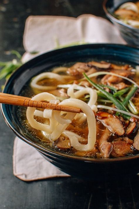 Udon Noodle Soup with Chicken & Mushrooms | Classic Asian flavors like soy sauce, shiitake mushrooms, mirin, and scallions, blend together in a savory broth. Check out the full recipe to see how to make this comforting dish for fall. Soup Chicken Noodle, Chicken Udon, Udon Noodles Recipe, Udon Soup, Udon Noodle Soup, Soup With Chicken, Udon Noodle, Chicken Mushrooms, Chicken Mushroom Recipes