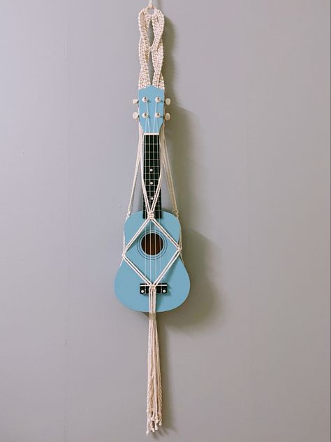 Macrame Ukelele Wall Hanger Diy, Macrame Guitar Hanger Tutorial, Macrame Ukulele Hanger Diy, Macrame Guitar Hanger, Macrame Ukulele Hanger, Ukulele Holder, Ukulele Hanger, Guitar Holder, Ukulele Art