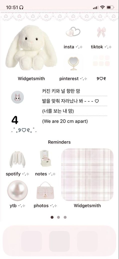 Kpop Home Screen Ideas, Coquette Kpop Wallpaper, Coquette Shopping, Aesthetic Iphone Home Screen Layout, Aesthetic Phone Organization, Aesthetic Iphone Home Screen, Home Screen Layout Iphone, Home Screen Layout, Iphone Home Screen