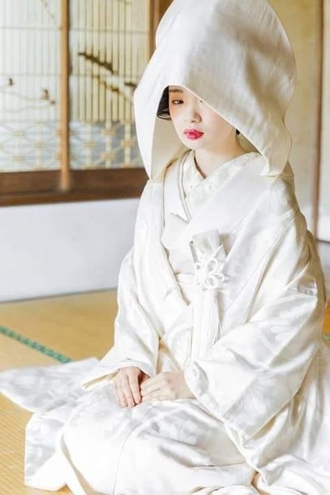 Edith Head Gowns, Japanese Wedding Dress, Asian Style Clothes, Japanese Bride, Japanese Traditional Clothing, Japanese Costume, Traditional Wedding Attire, Kimono Outfit, Japanese Wedding