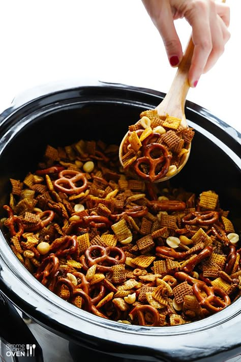 Slow Cooker Chex Mix -- so easy to make! | gimmesomeoven.com #slowcooker #crockpot #snack Homemade Chex Mix Recipe, Homemade Chex Mix, Crunchwrap Supreme, Chex Mix Recipes, Snack Mixes, Easy Party Food, Snack Mix Recipes, Chex Mix, Crockpot Cooking