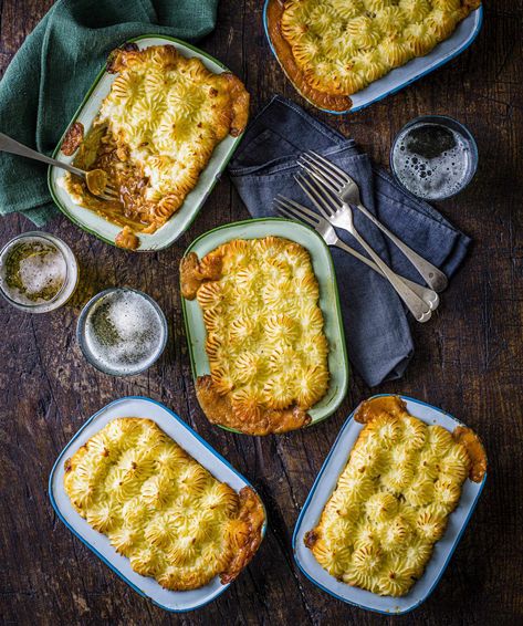 Cottage Pie Recipe Beef, Cheddar Recipes, Cottage Pie Recipe, Minced Beef Recipes, Hp Sauce, Individual Pies, Creamy Mash, Recipe Beef, Recipe Cover