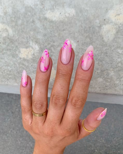 Caroline McKillion | ad* summer means flower nails are a must 💖🌸 using @the_gelbottle_inc dolly biab, carries cosmo and barbie | Instagram Summer Nails Pink Flowers, Colourful Flower Nails, Pink Nails With Flower Design, Flower Summer Nails, Uñas Summer, Summer Flower Nails, Nail Art Fun, Nails Barbie, Barbie Instagram