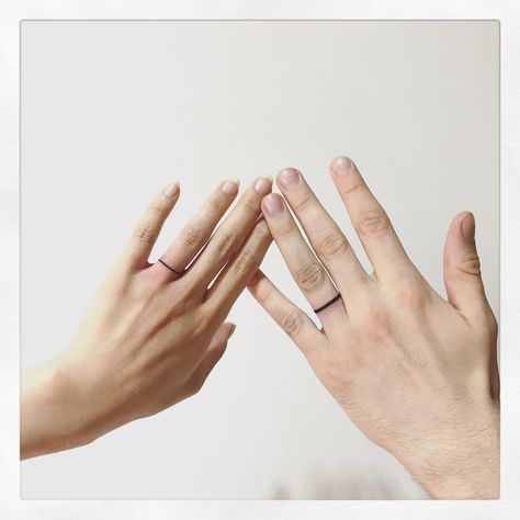 Tattoed Ring, Husband And Wife Ring Tattoos, Tattoo Engagement Ring, Minimalist Wedding Ring Tattoo, Dainty Ring Tattoo, Ring Tattoo Couple, Dainty Ring Tattoos For Women, Wedding Ring Tattoo Ideas For Him, Simple Wedding Band Tattoo