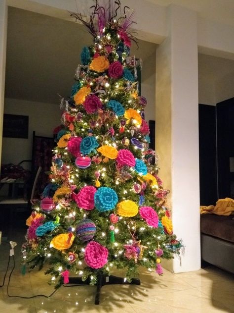 Fiesta Christmas Decorations, Encanto Christmas Tree, Fiesta Christmas Tree, Mexican Christmas Tree, Fiesta Christmas, Mexican Christmas Decorations, Mexican Theme Party Decorations, Mexico Christmas, Christmas Tree Inspo