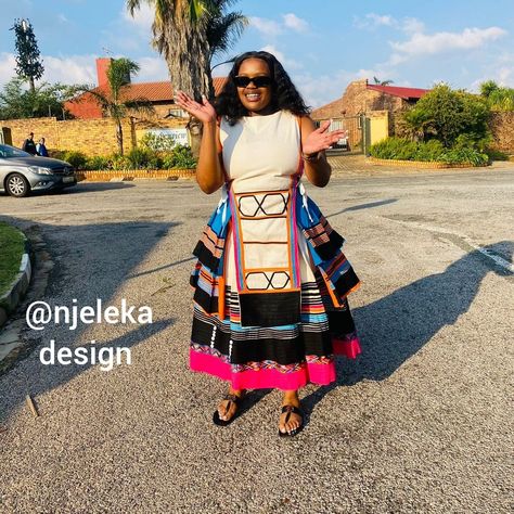 Xhosa Attire For Ladies, Modern Xhosa Attire, Xhosa Wedding, Xhosa Traditional Attire, Xhosa Attire, South African Traditional Dresses, African Traditional Wear, African Wedding Attire, Shweshwe Dresses