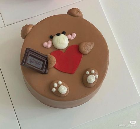 Minimal Chocolate Cake, Kue Disney, Lunchbox Cake, Minimal Cake, Pastry Chocolate, Birthday Cake Decorating Ideas, Cake Mini, Simple Cake Designs, Funny Birthday Cakes