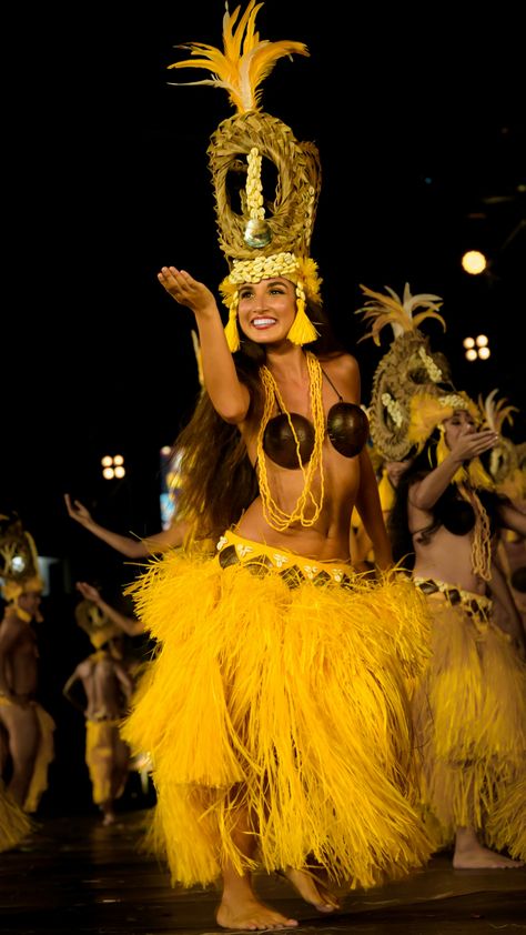 Tahiti Culture, Polynesian Aesthetic, Tuamotu Islands, Nuku Hiva, Polynesian Women, Bora Bora Vacation, Ori Tahiti, Polynesian Dance, Tahitian Dance