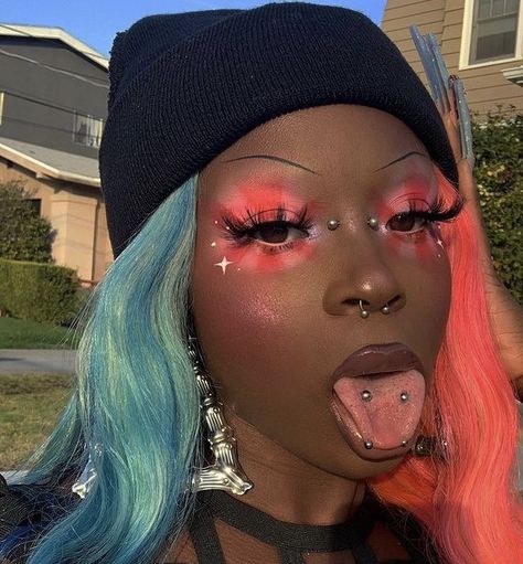 Sickly Makeup, Heart Eye Makeup, Cute Tongue Piercing, Black Alt, Tongue Piercing Jewelry, Tongue Piercings, Alt Makeup, Face Piercings, Face Art Makeup