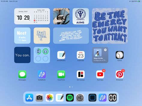 Ipad Wallpapers Blue Aesthetic, 10.2 Ipad Wallpaper, Aesthetic Ipad Homescreen Layout School, Ipad Homescreen Ideas For School, Ipad Design Layout, Blue Ipad Homescreen Ideas, Ipad Homescreen Ideas Aesthetic College, Ipad Aesthetic Lockscreen, Ipad Organization Ideas