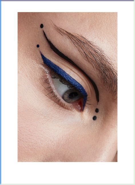 Rockstar Makeup Hooded Eyes, Blue Eyes Blue Eyeshadow, Disco Eyeliner, Metallic Eyeliner Looks, Eyeliner Two Colors, Pirate Eyeliner, Otherworldly Makeup, Black White Eyeliner, Jellyfish Makeup