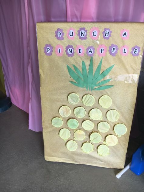 Punch Box Game for a Hawaiian Luau Party Luau Party Punch, Luau Games, Luau Party Games, Hawaii Themed Party, Moana Bebe, Tropical Birthday Party, Luau Party Decorations, Aloha Party, Hawaiian Party Decorations