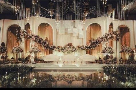 Red Gold Wedding Decorations, Reception Stage Decor, Wedding Stage Backdrop, Rustic Wedding Backdrops, Wedding Hall Decorations, Wedding Stage Decor, Wedding Background Decoration, Wedding Reception Design, Wedding Entrance Decor