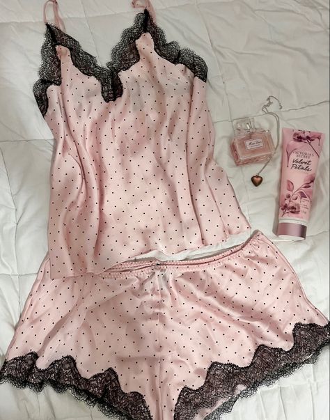 Pjs Victoria Secret, Aesthetic Pajamas, Victoria's Secret Aesthetic, Pink Pjs, Pajamas Aesthetic, Pijamas Women, Coquette Outfit, Pajama Outfit, Cute Pjs