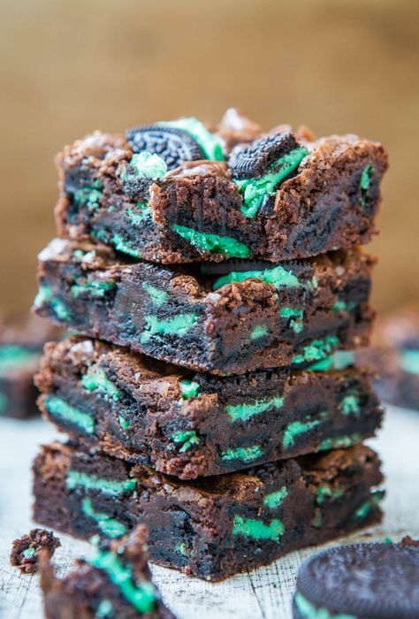 Chocolate Brookies, Mint Treats, Brownie Oreo, Bars Dessert, Mint Desserts, Averie Cooks, Mint Oreo, Fudgy Brownie, Chocolate Oreo