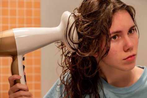 How To Use A Diffuser On Straight Hair, Diffuser On Straight Hair, Make Hair Curly, Best Diffuser, Curling Straight Hair, Hair Dryer Diffuser, Curl Enhancer, Hair Diffuser, Style Hacks