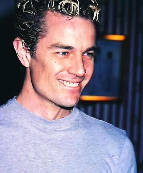 James Marsters Spike, Buffy The Vampire Slayer Funny, Btvs Spike, Buffy Characters, Spike Buffy, James Marsters, Actor James, Manly Men, Buffy Summers