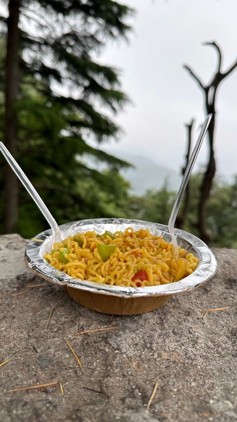 Maggi Maggie Snap, Mountain Fashion, Food Captions, Mussoorie, Indian Street Food, Snapchat Picture, First Bite, Food Snapchat, Nature Aesthetic