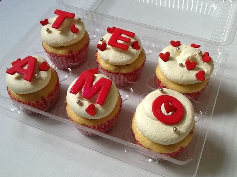 Valentine Cookies Decorated, Cupcakes Decorados, Valentines Day Desserts, Valentine Cookies, Mini Cupcakes, Mini Cheesecake, Candy Bar, Cookie Decorating, Donuts