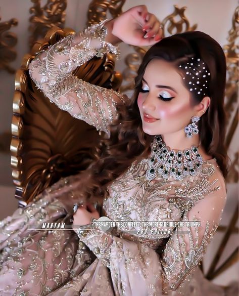 Gown Hairstyle Evening, Party Hair Inspiration, Pakistani Makeup Looks, Pakistani Wedding Hairstyles, Bakra Eid, Bridal Hair Buns, Latest Bridal Dresses, Fashionable Dresses, Bridal Elegance