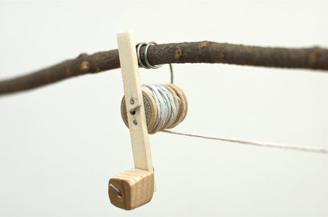 DIY Thread Spool Fishing Rod for Kids Diy Fishing Pole, Fishing Toys, Survival Ideas, Fishing Ideas, Spool Crafts, Cuban Style, Deco Champetre, July Holidays, Fishing Diy