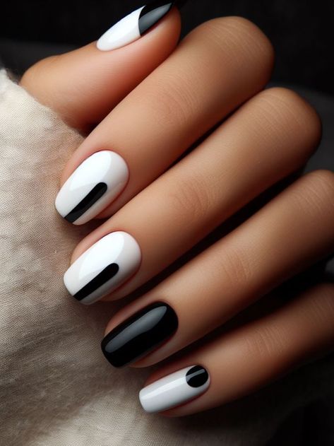 White And Black Nail Ideas, Contemporary Nails, Black And White Manicure, Cut Dog Nails, Black And White Nail, Black And White Nail Designs, Unghie Sfumate, Spring Nail Designs, Minimal Nails