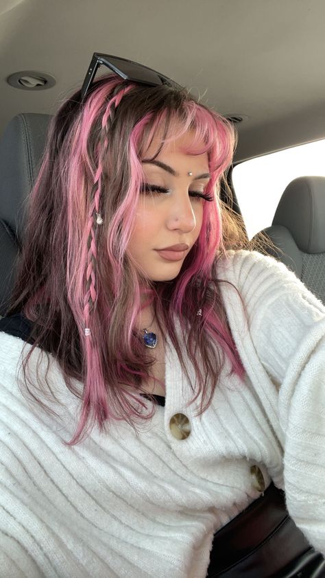 Hair inspiration 
Pink hair
Pink and brown hair Brown And Pink Hair, Pink Hair Streaks, Pink Hair Highlights, Pink Hair Dye, Peekaboo Hair, Hair Color Streaks, Hair Streaks, Dyed Hair Inspiration, Pretty Hair Color