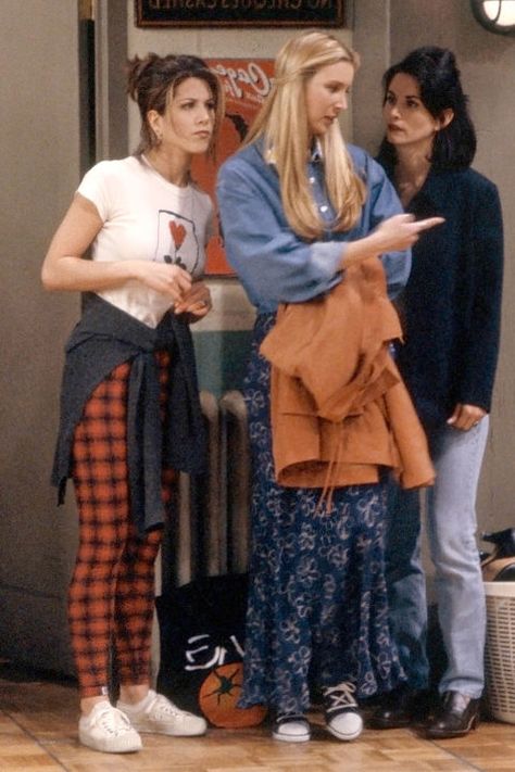 Rachel Green Friends Fashion - Rachel Green's Best Outfits on Friends Estilo Rachel Green, Rachel Green Friends, Rachel Green Style, Rachel Green Outfits, Fashion Guys, Friends Outfits, Jenifer Aniston, Friends Cast, Green Outfits