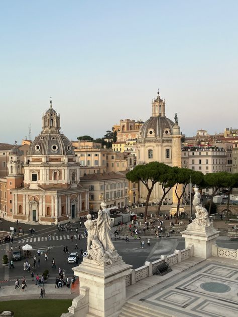 Rome City Aesthetic, Living In Rome Aesthetic, Rome Lifestyle, Roma Aesthetic, Italian Museum, Places Aesthetic, Rome Aesthetic, Rome Architecture, Italy Vibes