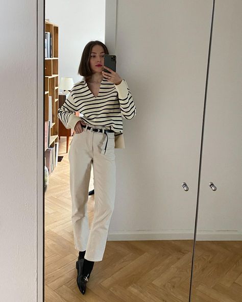 White Striped Sweater Outfit, Striped Cardigan Outfit, Stripe Cardigan Outfit, Jumper Outfits, Look Expensive On A Budget, Striped Sweater Outfit, Outfit Ideas For Spring, Off White Pants, How To Look Expensive