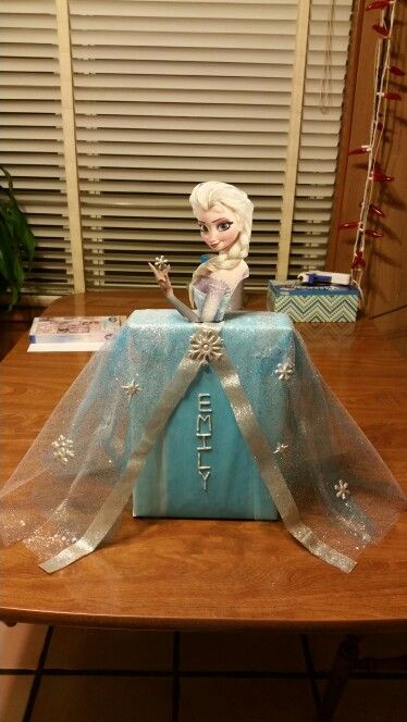 Cinderella Valentines Boxes, Frozen Valentines Boxes, Elsa Valentine Box Ideas, Disney Princess Valentine Box Ideas, Elsa Valentines Boxes Diy, Princess Valentines Day Boxes, Elsa Valentines, Frozen Valentines, Valentine's Boxes