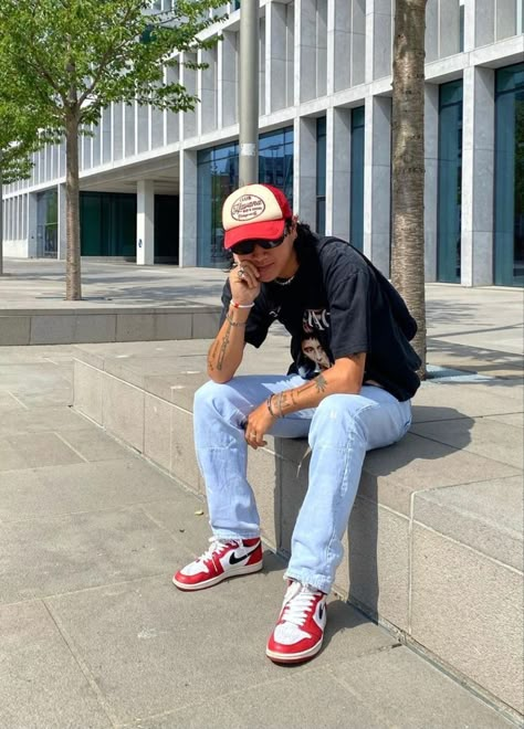 Jordan 1 Red Outfit, Jordan 1 Chicago Outfit, Red Jordan 1 Outfit, Dunks Red, Nike Dunk Shoes, Red Dunks, Jordans Outfit For Men, Dunks Sneakers, Estilo Vans