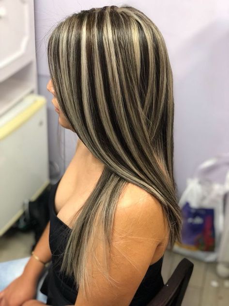 blonde highlights Black And Blonde Hair Color, Worst Haircuts, Black And Blonde Hair, Best Hair Color Ideas, The Best Hair Color, Skunk Hair, Best Hair Dye, Chunky Highlights, Lighter Hair