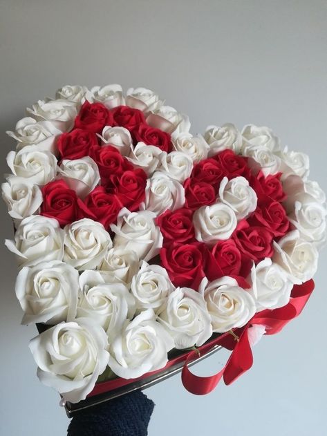 Surprise Boyfriend, Birthday Surprise Boyfriend, Chocolate Hampers, Surprise Box Gift, Flower Gift Ideas, Lovely Flowers Wallpaper, Roses Bouquet, Balloon Gift, Indie Room