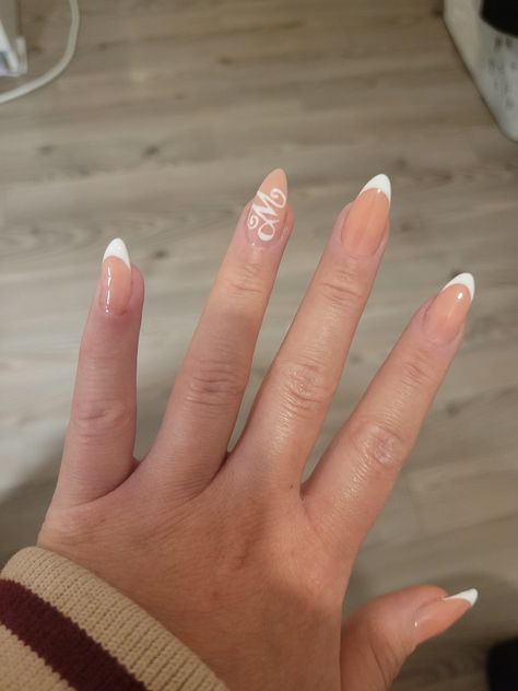 French nails Almond Nails Designs With Initial, Almond Nails With Letter, Nail Designs Letters Initials, French Nails With Letter, Letter M On Nails, Letter M Nails, Nail Letter Designs, M Initial On Nail, Nails With M Initial