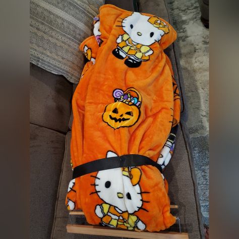 Tik Tok Halloween Hello Kitty Blanket. Detailed With Candy Corn, Pirates And Pumpkins. New With Tags. Super Soft And Cozy Material. Measures 60x70". Perfect For Any Hello Kitty Fan! Hello Kitty Orange, Halloween Hello Kitty, Kitty Crafts, Hello Kitty Blanket, Candy Corn Halloween, Holiday Blankets, Hello Kitty Crafts, Kitty Items, Halloween Candy Corn