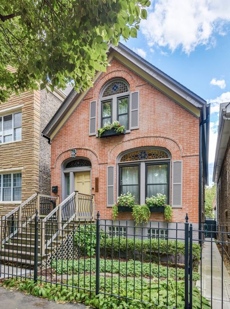 For sale: Bucktown workers cottage with huge renovation asks $700K - Curbed Chicago House Apartment Building, Workers Cottage Renovation, Chicago Home Exterior, Chicago House Exterior, Chicago Workers Cottage, Brick Bungalow Exterior, Bucktown Chicago, Shameless Dr, Brick Victorian