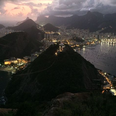 Night Aesthetic, City Aesthetic, Best Cities, Pretty Places, City Lights, Pretty Pictures, Rio De Janeiro, At Night, Aesthetic Pictures