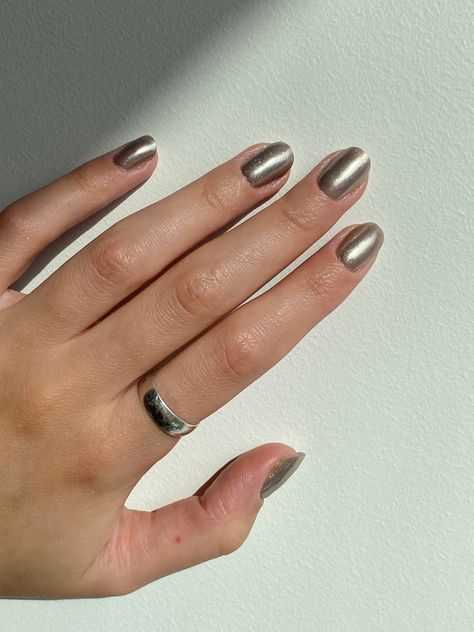 Hand painted press on nails. Minimalistic design. Metallic design is super trendy right now!  Each set is handmade, so each set is unique. And can be a little bit different. *This set is made not with all shapes! (only with 3, 4, 5, 6, 7, 8) You also can choose different shapes. The sizes: 0=18 mm 1=16 mm 2=15 mm 3=14 mm 4=13 mm 5=12 mm 6=11 mm 7=10 mm 8=9 mm 9=8 mm *Glue is not included If you have any questions or problems with your order? Then write me a message, I will be happy to help you :) Nail Ideas Metallic, Metallic Nails Chrome, Silver Nails Short, Silver Metallic Nails, Chrome Acrylics, Short Silver Nails, Pewter Nails, Nails Metallic Chrome, Nails Minimalistic